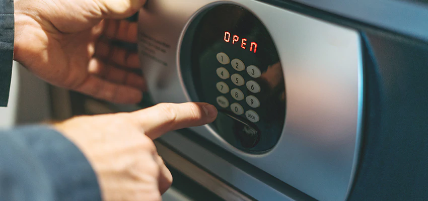 Cash Safe Openers in University of California Davis, California